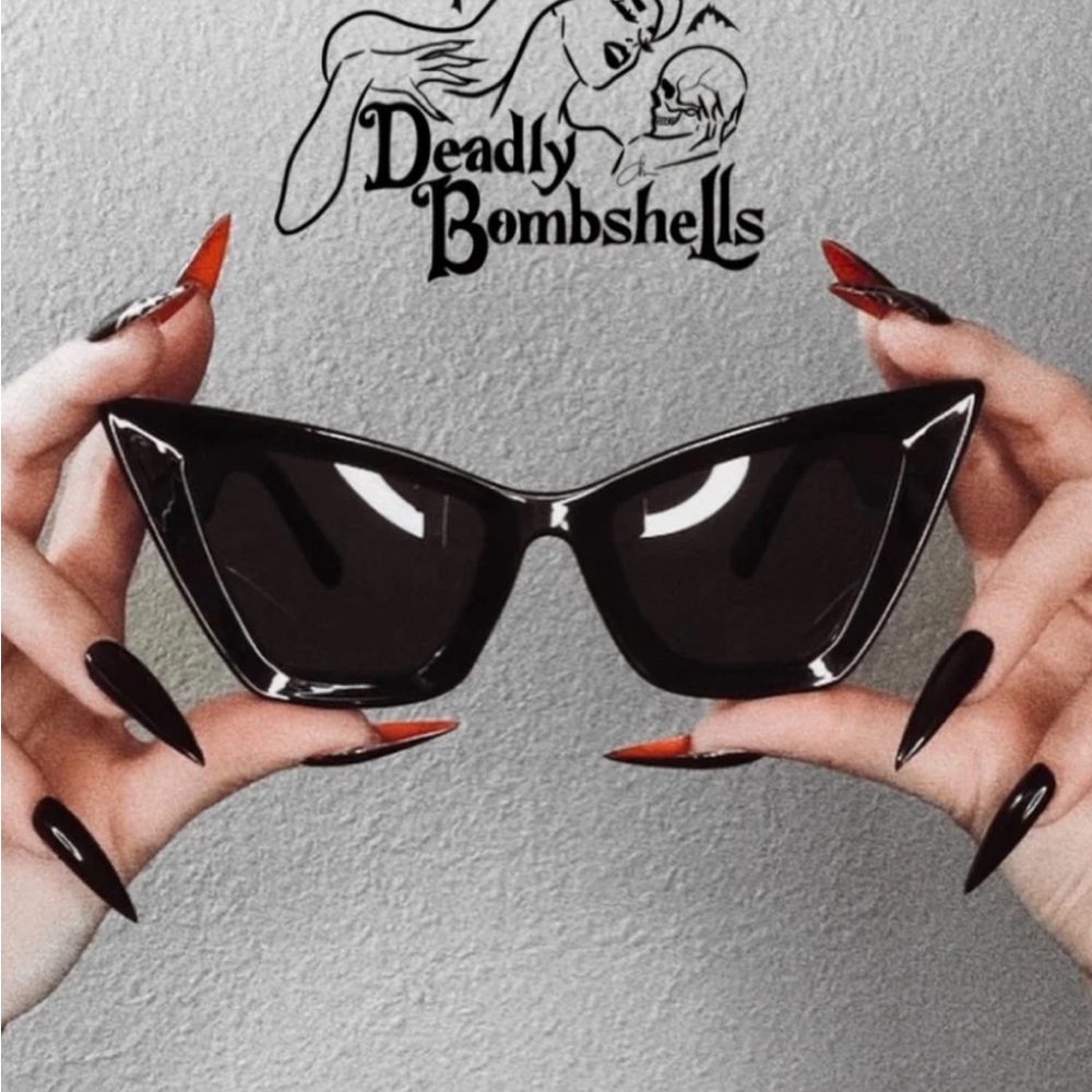 Edgy Black Cat-Eye Sunglasses with Dark Tinted Lenses